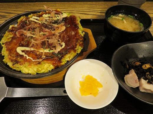  Okonomiyaki restaurant in Osaka in Kyobashi [Tsuruhashi Kitchin]