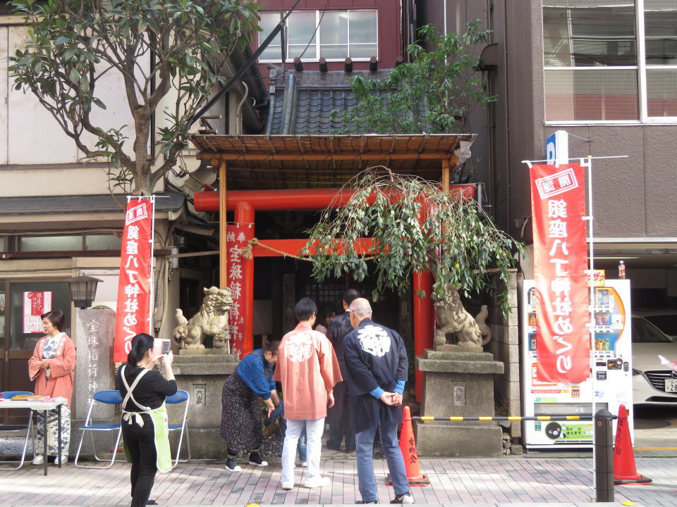 Hoju Inari Shrine (Ginza 3-14-15: Former Kibikicho 3-chome) Ginza Hatcho Shrine Tour 2019