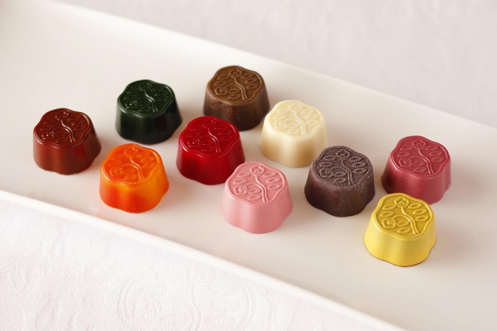 Flower camellia chocolate
270 yen each for 10 types (tax included) Shiseido Parlour Ginza Main Store Reopen
　-Shiseido Parlour~