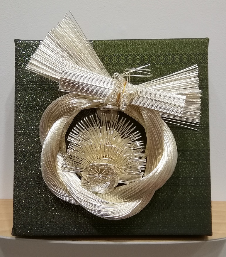 A celebration knot
14,300 yen
Hakata woven magnet board
200 x 200mm 18,150 yen Hakata Mizuhiki 5th exhibition of Hiromi Nagasawa
　~ Nihonbashi Kiya Main Store izutuki~