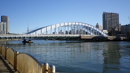 The construction of Eitai Bridge has been completed. Shinkawa Park in Autumn