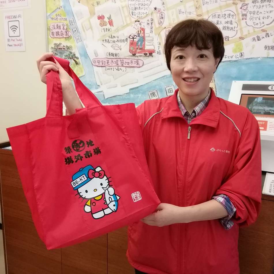 Kitty-chan eco bag
890 yen Please come to see you, and the original Tsukiji souvenirs are also available.
　~ General Information Center Platto Tsukiji ~