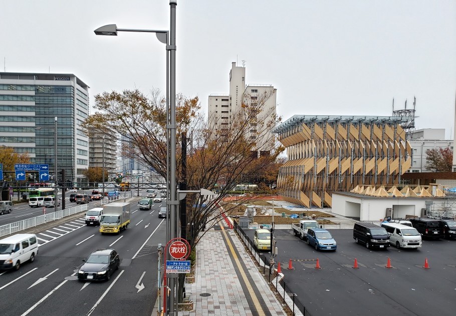  Start of the CLT Harumi Project
When you cross the Reimei Bridge, you will find a huge object.