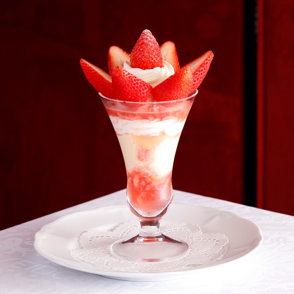 ◎　Strawberry parfait of "Kaorino" from Nagasaki Prefecture 2,000 yen (tax included) 2019 Christmas limited menu
　-Shiseido Parlour Ginza Main Store, etc.