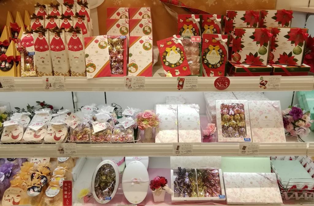 Rose Palette Christmas and other sweets flower gardens, make it more gorgeous for the Christmas season!
　~ Kannarukan Ginza Main Store ~